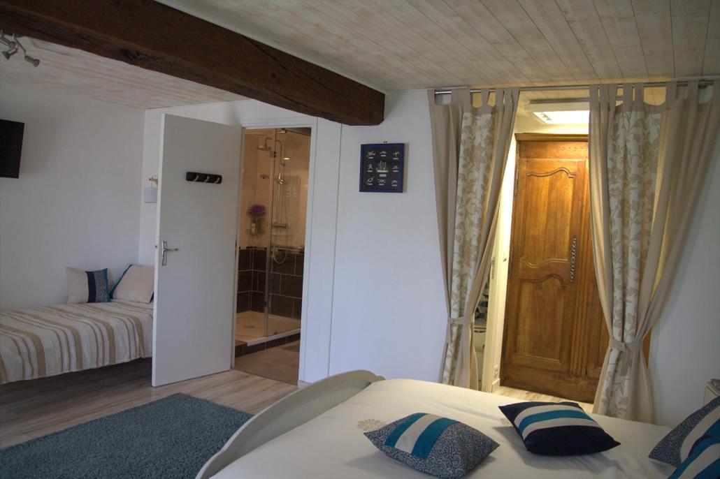 Chambre D Hote La Roussiere Saint-Ouen-Des-Toits エクステリア 写真