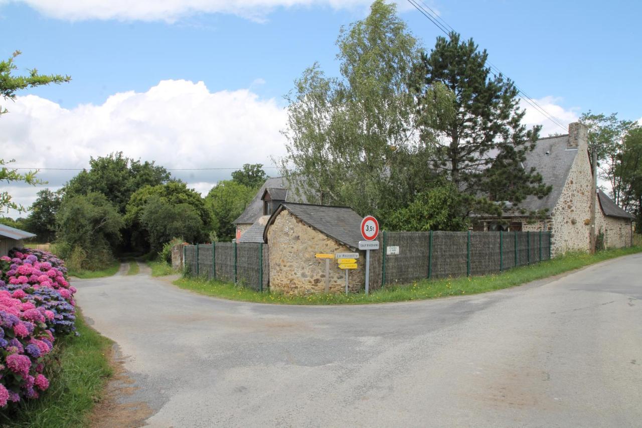 Chambre D Hote La Roussiere Saint-Ouen-Des-Toits エクステリア 写真